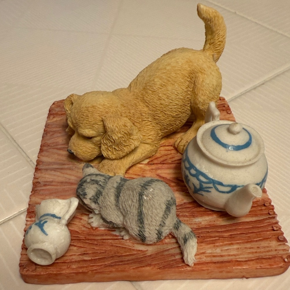 Enesco pet figurine. Vintage
Partners in Crime by Mary Rhyner
1993 - Picture 2 of 5